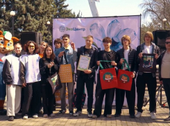 В Ростове-на-Дону: школьники и волонтеры собрали 143 кг мусора