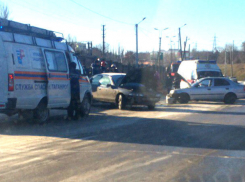 Молодой водитель иномарки на «встречке» в Таганроге врезался в автомобиль