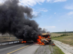 На трассе М4 «Дон» в Ростовской области сгорел грузовик