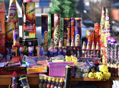 В Аксае двое полицейских мешали работать бизнесмену, изъяв у него товар