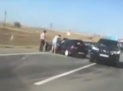 Жесткое лобовое ДТП с четырьмя пострадавшими на трассе под Ростовом попало на видео