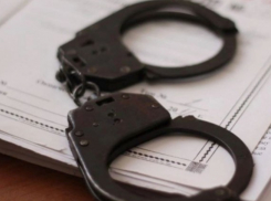 В Морозовске возбудили уголовное дело на двух мужчин избивших полицейского