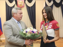 Награды и премии донским олимпийцам вручил губернатор 