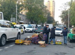 Рынок посреди дороги устроили ростовские продавцы в центре города