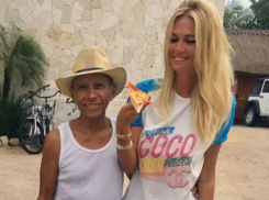 Красавица Виктория Лопырева позволила подержать себя «булочному королю» Мексики