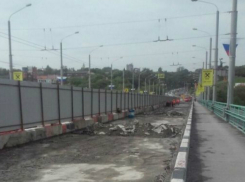 Администрация Ростова спела губернатору Голубеву «старую песню» про медленный ремонт моста на Стачки
