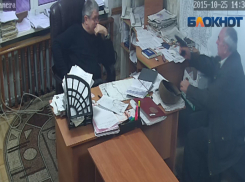 Экс-депутат от КПРФ  попал под следствие за то, что  угрожал пистолетом заммэра Зверево 