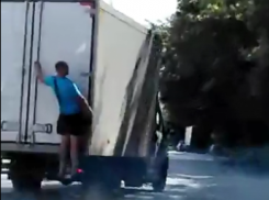 В Ростове «зацепер» прокатился на «Газели»