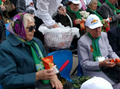 Герою войны стало плохо после праздничной раздачи мороженого в Ростове