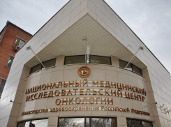В Ростове на 14-й линии загорелся центр онкологии