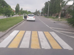 Ребенок на самокате попал в ДТП с иномаркой в Ростовской области