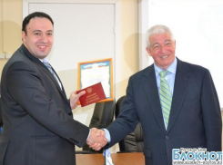 Легендарный Аллан Пиз стал почетным профессором Ростовского филиала МГТУ ГА