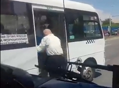 Жуткие нарушения всех правил движения водителями маршруток в Ростове попали на видео из салона автобуса
