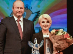 Симпатичная хрупкая 26-летняя блондинка стала Учителем года Дона