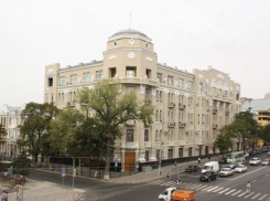 Суд заствялет снести декоративную решетку около штаба ЮВО