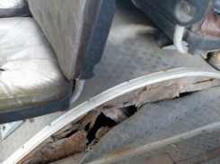 Проржавевший до дыр городской троллейбус пугает ростовских пассажиров