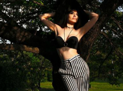 Эротичным «слиянием с природой» воспламенила сердца поклонников звезда Playboy из Ростова