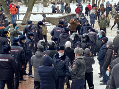 В Ростове задержали участников митинга в поддержку Алексея Навального