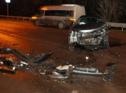 Жуткие последствия массового столкновения иномарок с пострадавшими у памятника «Тачанка» в Ростове и огромную пробку сняли на видео 