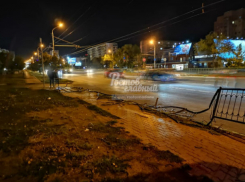 Неуправляемый грузовик вылетел на тротуар, круша все на своем пути в Ростове