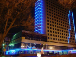 В Ростове с 12-го этажа гостиницы Don-Plaza выбросилась 28-летняя девушка