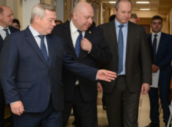 Пять лет назад обещавший построить 100 садиков губернатор Голубев теперь обещает 20 новых школ