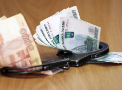 В Азове приставу-исполнителю грозит до 12 лет тюрьмы за взятки