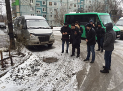 Зимние и спортивные проблемы Первомайского района Ростова попытались решить в выходной день чиновники