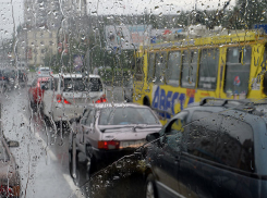 Причиной транспортного коллапса в Ростове стал первый осенний дождь 