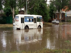 После мощного ливня Таганрог ушел под воду 