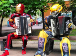 Американские роботы с русским баяном порадовали ростовчан