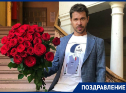 Друзья и поклонники поздравляют актера Павла Деревянко с днем рождения