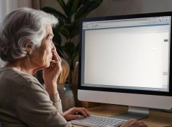 Пожилая ростовчанка прошла опрос и осталась без копейки