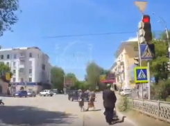 Пересевший из-за подорожания бензина «на тачку» ростовчанин рассмешил автолюбителей на видео