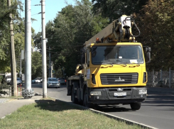 «И так сойдет!»: опору сотовой вышки посреди тротуара в Ростове признали незаконной