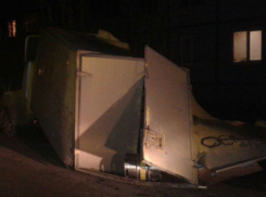 Праздник на нашей улице: грузовик с пивом перевернулся под Ростовом