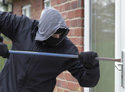 Рецидивист обокрал хозяйку частного коттеджа в Ростове на 100 с лишним тысяч рублей