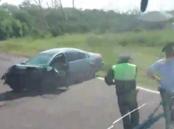 Мужчина погиб и еще трое получили травмы в жутком лобовом ДТП на трассе Ростовской области