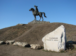 Почему скульптуру «Казакам Тихого Дона» под Ростовом грозились сделать «Всадником без головы»