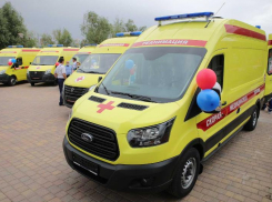В Ростовской области муниципалитетам передали 25 реанимобилей