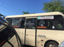 Торчащая из маршрутки попа пассажира и «инопланетный корабль» «взорвали мозг» жителям Ростова