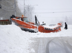 В связи со снегопадами в Ростове и области проводится работа по расчистке снега и регулируется дорожное движение