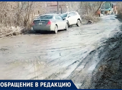 Ростовчане вынуждены ходить по непролазной грязи вместо дороги