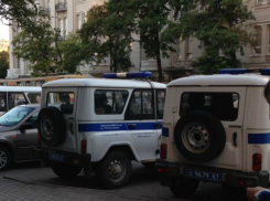 Немолодой «Карлсон» вырвал алюминиевые листы с крыши частного дома в Ростовской области