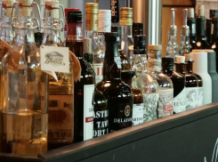 Бизнесмену из Ростовской области грозит срок за продажу поддельного алкоголя и табака