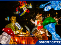 В парке Революции в Ростове открылась выставка гигантских светящихся фигур