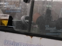 Пьющий пиво за рулем водитель маршрутки вызвал бурное возмущение жителей Ростова