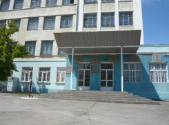 Власти два года не могут найти денег на ремонт ростовской школы №72