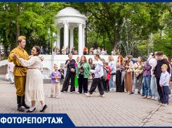 До ливня и града: как в Ростове отметили 9 Мая с ретро-автомобилями и танцами