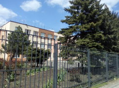 В гимназии Аксая отменили уроки из-за падения БПЛА 